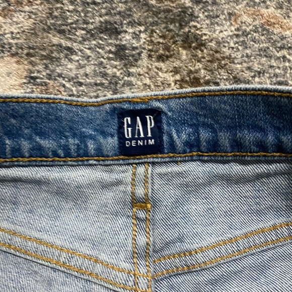 Gap High Rise 3" Embroidered Denim Shorts with Destruction Floral Size 27 - Picture 4 of 9